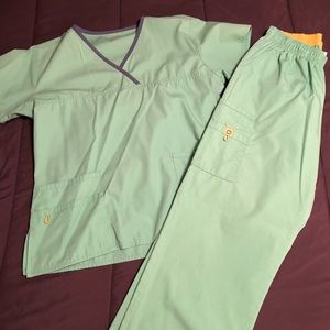 Wonder Wink Scrub set